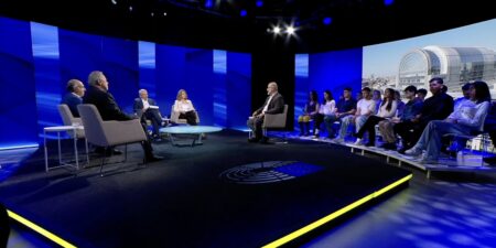 Με πρωτοβουλία Αρναούτογλου, οι φωνές των μαθητών από την Ιθάκη, τα Τζουμέρκα και τον «Φάρο του Κόσμου» της Θεσσαλονίκης έφτασαν στην Ευρώπη